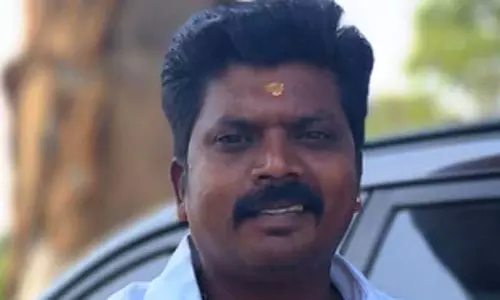 बारिश से गिरे बिजली के तार पर पैर रखने से DMK के एक अधिकारी की मौत हो गई