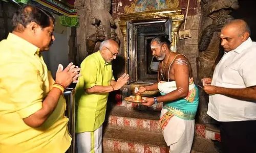 Vice President ने मदुरै में मीनाक्षी अम्मन मंदिर का दौरा किया