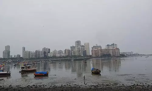 Mumbai : हल्की बारिश के बाद शहर में बादल छाए रहे और हवा की क्वालिटी में सुधार हुआ Mumbai : हल्की बारिश के बाद शहर में बादल छाए रहे और हवा की क्वालिटी में सुधार हुआ