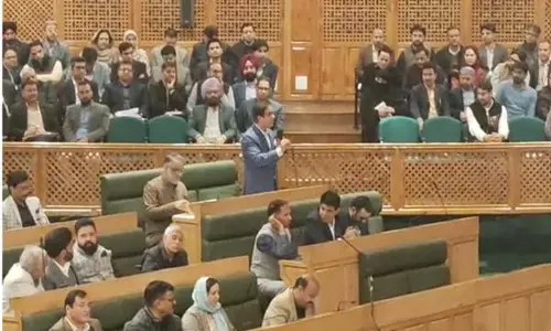 Srinagar: मीडिया विज्ञापन रोकना गलत कदम : तनवीर सादिक Srinagar: मीडिया विज्ञापन रोकना गलत कदम : तनवीर सादिक