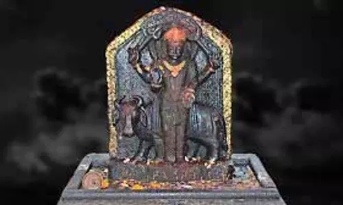 धर्म: जानिए क्यों एक मंदिर में नहीं रखी जाती शनिदेव और भोलेनाथ की मूर्ति साथ धर्म: जानिए क्यों एक मंदिर में नहीं रखी जाती शनिदेव और भोलेनाथ की मूर्ति साथ