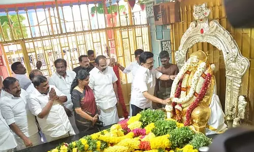 CM ने पसुमपोन मुथुरामलिंगा थेवर को श्रद्धांजलि दी