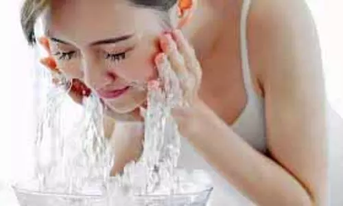 Skin Care Tips: स्किन की कई समस्यों को दूर रखने में कारगर है कपूर, जानें लगाने का तरीका Skin Care Tips: स्किन की कई समस्यों को दूर रखने में कारगर है कपूर, जानें लगाने का तरीका