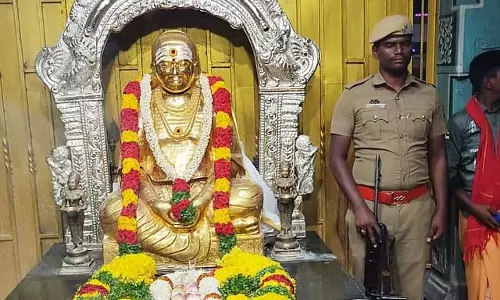 Tamil Nadu : एडप्पादी पलानीस्वामी ने पसुमपोन मुथुरामलिंग थेवर स्मारक पर श्रद्धांजलि अर्पित की