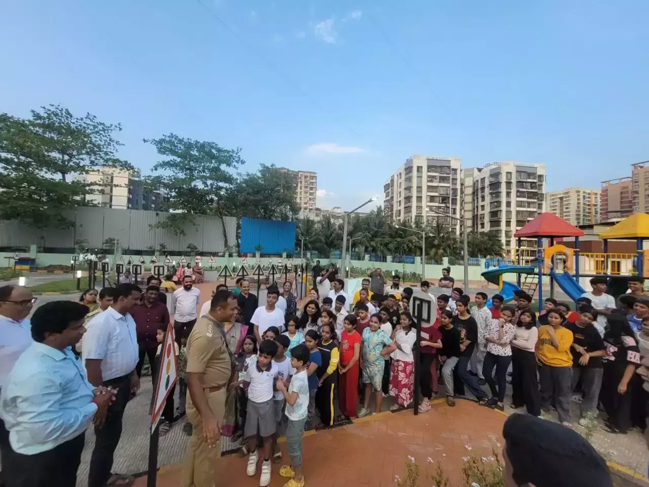 Mumbai: मीरा रोड में स्कूली बच्चों के लिए सड़क सुरक्षा कार्यक्रम आयोजित