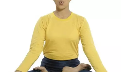 मुंह के छालों से राहत पाने के लिए करें योग और प्राणायाम, मानसिक तनाव भी होगा कम मुंह के छालों से राहत पाने के लिए करें योग और प्राणायाम, मानसिक तनाव भी होगा कम