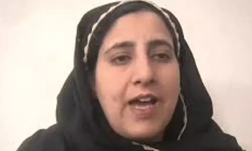 Srinagar: सिविल सचिवालय में उर्दू साइनबोर्ड को लेकर फैली गलतफहमी Srinagar: सिविल सचिवालय में उर्दू साइनबोर्ड को लेकर फैली गलतफहमी