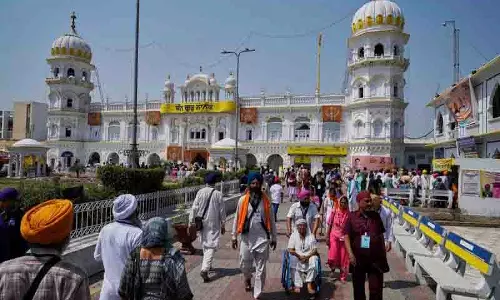Guru Nanak का गुरुपर्व मनाने के लिए 2,100 सिख जत्था पाकिस्तान जाएंगे
