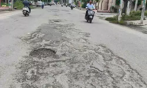 Jalandhar: गड्ढों से भरी और क्षतिग्रस्त बंगा सड़क यात्रियों के लिए अभिशाप Jalandhar: गड्ढों से भरी और क्षतिग्रस्त बंगा सड़क यात्रियों के लिए अभिशाप