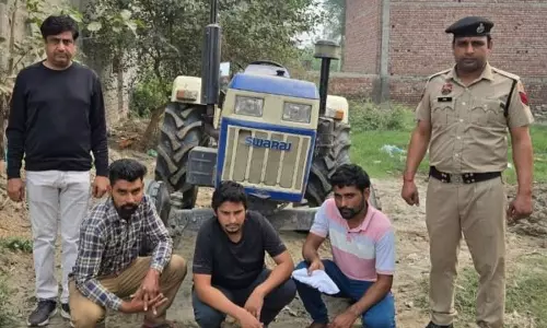 Panipat के एक गांव में हवा में फायरिंग करने के आरोप में तीन लोग गिरफ्तार Panipat के एक गांव में हवा में फायरिंग करने के आरोप में तीन लोग गिरफ्तार