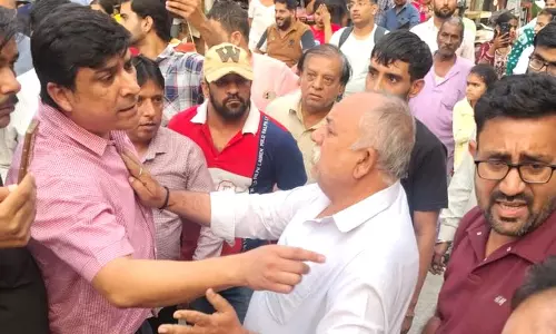 Rohtak में अतिक्रमण विरोधी अभियान के दौरान व्यापारियों और अधिकारियों में झड़प