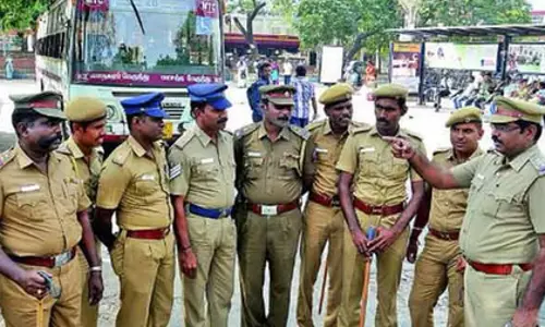 Tamil Nadu: पासुमपोन में थेवर जयंती के लिए 10,000 से अधिक पुलिसकर्मी तैनात Tamil Nadu: पासुमपोन में थेवर जयंती के लिए 10,000 से अधिक पुलिसकर्मी तैनात