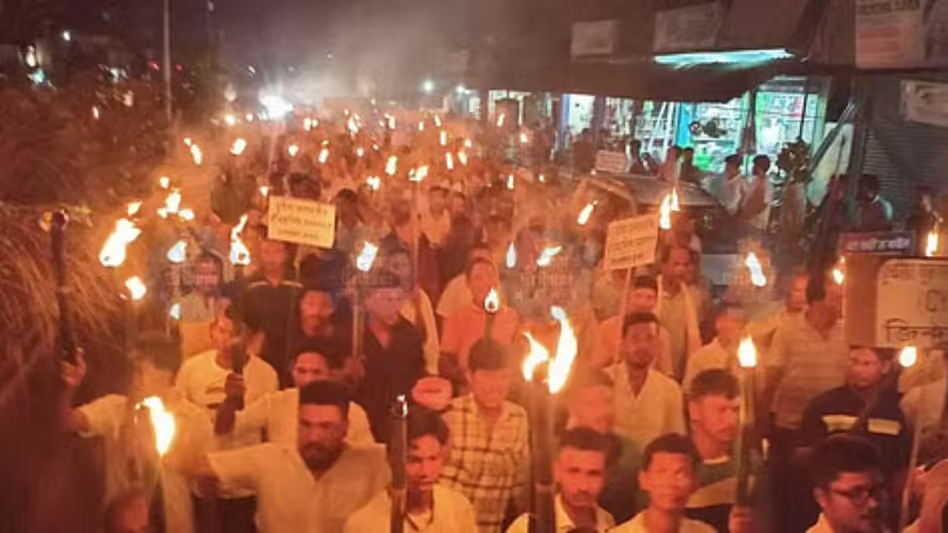 चुटिया समुदाय ने ST का दर्जा देने की मांग को लेकर धेमाजी में विशाल मशाल रैली निकाली चुटिया समुदाय ने ST का दर्जा देने की मांग को लेकर धेमाजी में विशाल मशाल रैली निकाली
