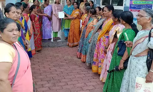 Sirsi : ग्रेच्युटी की रकम देने की अपील Sirsi : ग्रेच्युटी की रकम देने की अपील