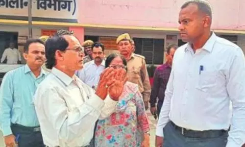 Bareilly: कमिश्नर का औचक निरीक्षण, अस्पताल में गंदगी देख भड़के