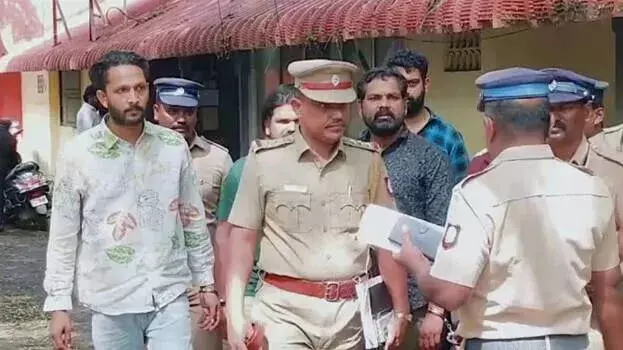 कांचीपुरम में 4.5 करोड़ रुपये की हाईवे डकैती के आरोप में पाँच केरलवासी गिरफ्तार कांचीपुरम में 4.5 करोड़ रुपये की हाईवे डकैती के आरोप में पाँच केरलवासी गिरफ्तार