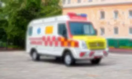 Kerala : एम्बुलेंस को रास्ता न देने पर ड्राइवर को पीटा गया Kerala : एम्बुलेंस को रास्ता न देने पर ड्राइवर को पीटा गया