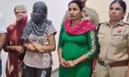 Karnal: हनीट्रैप के जाल में फंसाकर वसूली की साजिश, करनाल में दो गिरफ्तार Karnal: हनीट्रैप के जाल में फंसाकर वसूली की साजिश, करनाल में दो गिरफ्तार