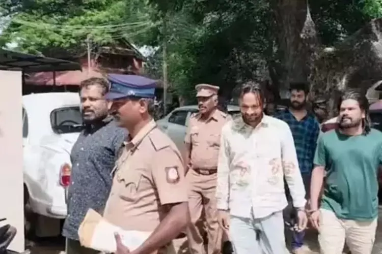 Kerala : कांचीपुरम ₹4.5 करोड़ की डकैती पांच मलयाली रिमांड पर, 12 अन्य की तलाश जारी Kerala : कांचीपुरम ₹4.5 करोड़ की डकैती पांच मलयाली रिमांड पर, 12 अन्य की तलाश जारी