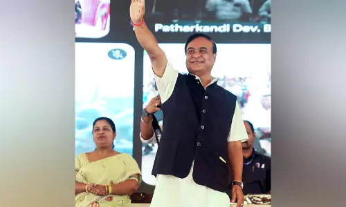CM ने मुख्यमंत्री लोक सेवक आरोग्य योजना के तहत कैशलेस उपचार शुरू किया, स्वास्थ्य कार्ड वितरित किए