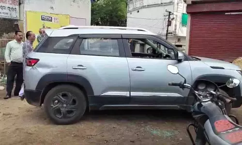 ओडिशा के बारगढ़ में कार की खिड़की तोड़कर 20 लाख रुपये की नकदी लूटी गई ओडिशा के बारगढ़ में कार की खिड़की तोड़कर 20 लाख रुपये की नकदी लूटी गई