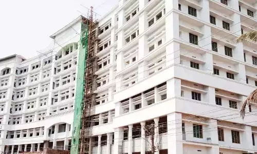 Kerala : जिला अदालत में लिफ्ट गिरने से तीन वकील घायल