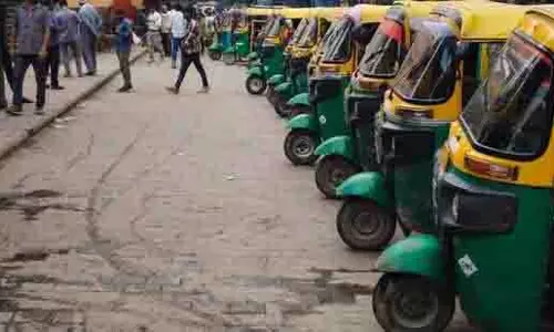 Gurugram: इफ्को चौक मेट्रो के बाहर क्रमांकित ऑटो कतार प्रणाली शुरू Gurugram: इफ्को चौक मेट्रो के बाहर क्रमांकित ऑटो कतार प्रणाली शुरू