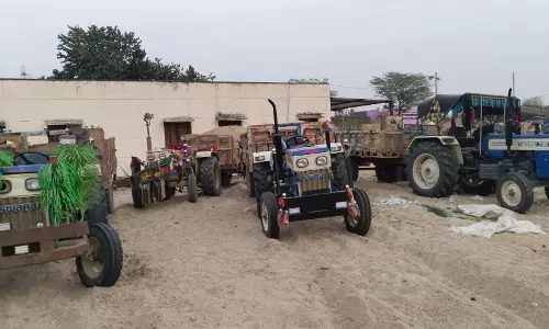 Nahan: अवैध खनन रोकने को पुलिस की बड़ी छापेमारी, 24 ट्रॉले जब्त Nahan: अवैध खनन रोकने को पुलिस की बड़ी छापेमारी, 24 ट्रॉले जब्त
