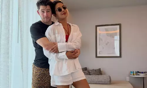 Priyanka ने निक जोनस संग शेयर की रोमांटिक तस्वीर, बेटी मालती भी दिखीं साथ