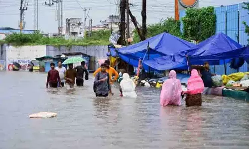चक्रवात मोन्था के प्रभाव से Telangana के 16 जिलों में तबाही मची चक्रवात मोन्था के प्रभाव से Telangana के 16 जिलों में तबाही मची