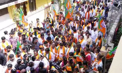जुबली हिल्स में BJP की चुप्पी का अजीब मामला जुबली हिल्स में BJP की चुप्पी का अजीब मामला