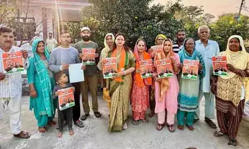 रेखा ने देवयानी के लिए प्रचार किया, कहा BJP विकास और प्रगति के लिए प्रतिबद्ध रेखा ने देवयानी के लिए प्रचार किया, कहा BJP विकास और प्रगति के लिए प्रतिबद्ध