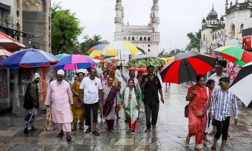 Cyclone Montha से तेलंगाना के कई हिस्सों में बाढ़, सड़क और रेल यातायात प्रभावित