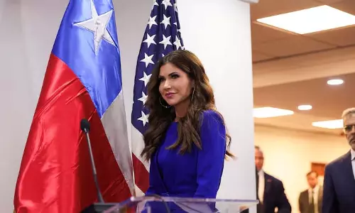 US ने प्रवासी श्रमिकों के लिए स्वचालित कार्य परमिट विस्तार समाप्त किया US ने प्रवासी श्रमिकों के लिए स्वचालित कार्य परमिट विस्तार समाप्त किया