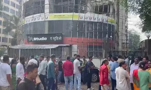 Studio में 20 बच्चों को बंधक बनाने वाले व्यक्ति को पुलिस ने बचाया Studio में 20 बच्चों को बंधक बनाने वाले व्यक्ति को पुलिस ने बचाया