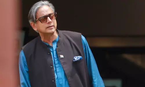 शशि थरूर ने कहा, करण जौहर और मलाइका अरोड़ा से मिले हुए काफी वक्त हो गया