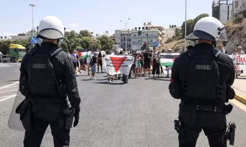 Israeli क्रूज शिप पर विरोध की आशंका में ग्रीस ने दो बंदरगाहों पर सुरक्षा बढ़ाई Israeli क्रूज शिप पर विरोध की आशंका में ग्रीस ने दो बंदरगाहों पर सुरक्षा बढ़ाई