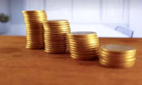 Debt vs investment: सेवानिवृत्त लोग वित्तीय शांति के लिए दोनों में संतुलन कैसे बना सकते हैं Debt vs investment: सेवानिवृत्त लोग वित्तीय शांति के लिए दोनों में संतुलन कैसे बना सकते हैं
