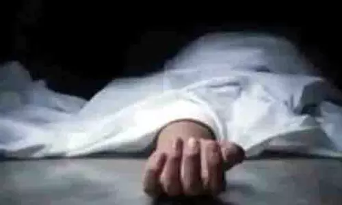 SDM बिश्नाह के बाहर युवक मृत मिला