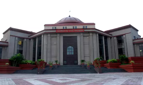 मेकाहारा अस्पताल में दो प्रसूताओं को एक ही बेड पर भर्ती, हाईकोर्ट ने लिया संज्ञान