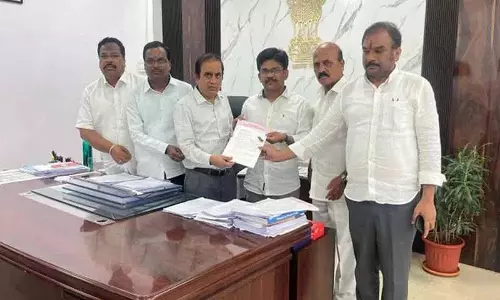 नवीन यादव के खिलाफ कार्रवाई हो.. BRS की राज्य चुनाव आयुक्त से शिकायत