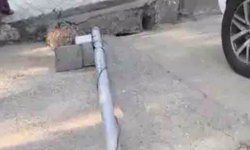 नोएडा सोसाइटी ने असुरक्षित स्ट्रीट लाइटों को बदलने की मांग की