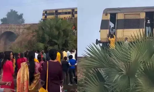 Loco pilot ने छठ प्रसाद के लिए पैसेंजर ट्रेन रोकी Loco pilot ने छठ प्रसाद के लिए पैसेंजर ट्रेन रोकी