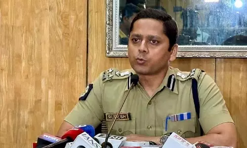 रहस्य का पर्दाफ़ाश: Park Street Hotel के बॉक्स बेड से शव बरामद रहस्य का पर्दाफ़ाश: Park Street Hotel के बॉक्स बेड से शव बरामद