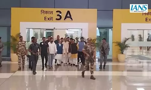 जेपी नड्डा चुनाव प्रचार के बाद पटना लौटे, कार्यकर्ताओं में दिखा उत्साह, चुनावी रणनीति पर होगी समीक्षा जेपी नड्डा चुनाव प्रचार के बाद पटना लौटे, कार्यकर्ताओं में दिखा उत्साह, चुनावी रणनीति पर होगी समीक्षा