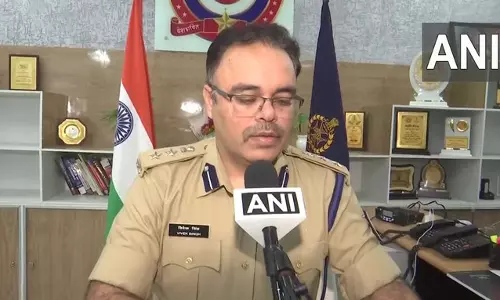 भोपाल: कार में शराब पीकर पुलिस से की बदसलूकी, दो डॉक्टरों के खिलाफ FIR दर्ज भोपाल: कार में शराब पीकर पुलिस से की बदसलूकी, दो डॉक्टरों के खिलाफ FIR दर्ज