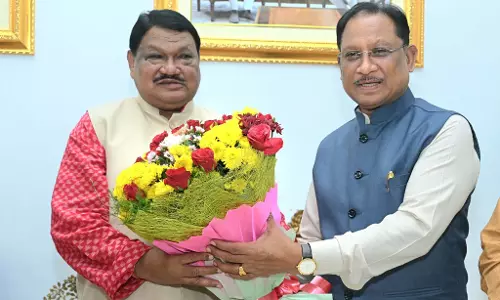 मुख्यमंत्री विष्णुदेव साय से केंद्रीय मंत्री जुएल ओराम की सौजन्य भेंट