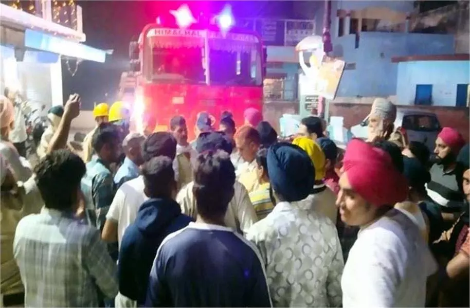 Himachal: गैस रिसाव से 3 गांवों में दहशत Himachal: गैस रिसाव से 3 गांवों में दहशत