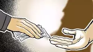रिश्वत लेते CMO कार्यालय का बाबू गिरफ्तार रिश्वत लेते CMO कार्यालय का बाबू गिरफ्तार