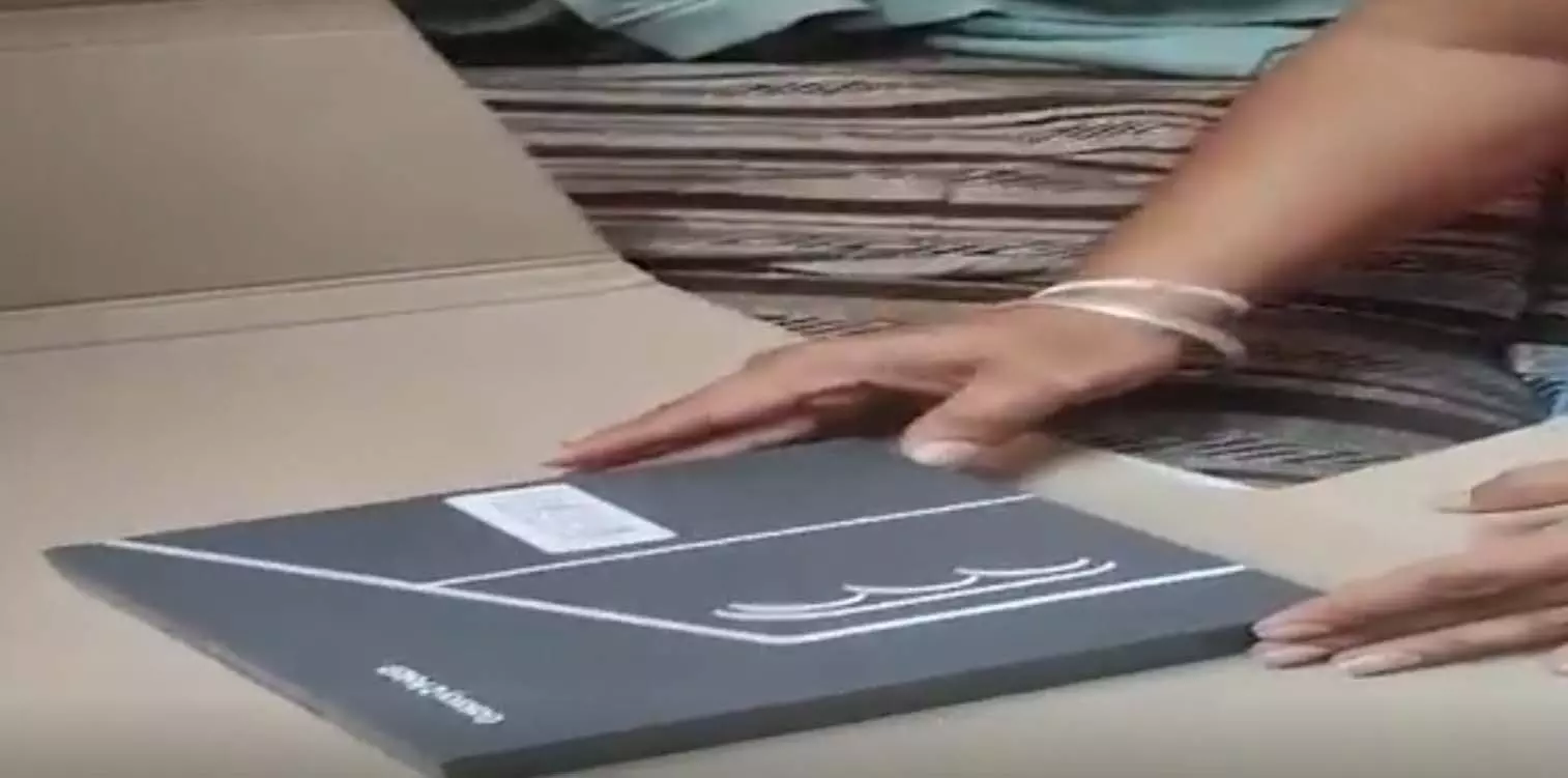 ₹1.86 लाख का फोन ऑर्डर! बॉक्स खुला तो होश उड़ गए...अंदर मिली सिर्फ टाइल ₹1.86 लाख का फोन ऑर्डर! बॉक्स खुला तो होश उड़ गए...अंदर मिली सिर्फ टाइल